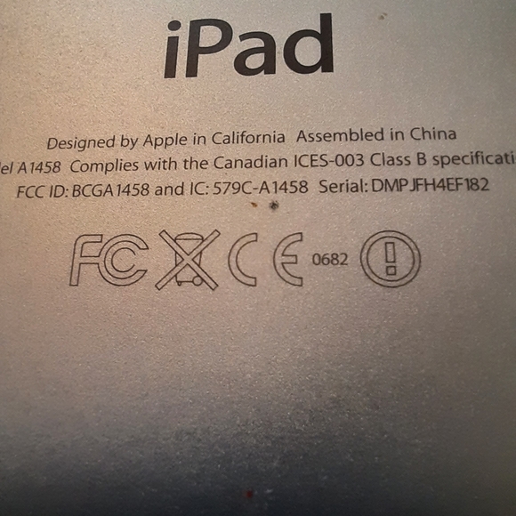 APPLE IPAD 2012 3 Version VERY GOOD CONDITION , 9,7 GENTLE USED $200 - Picture 2 of 3